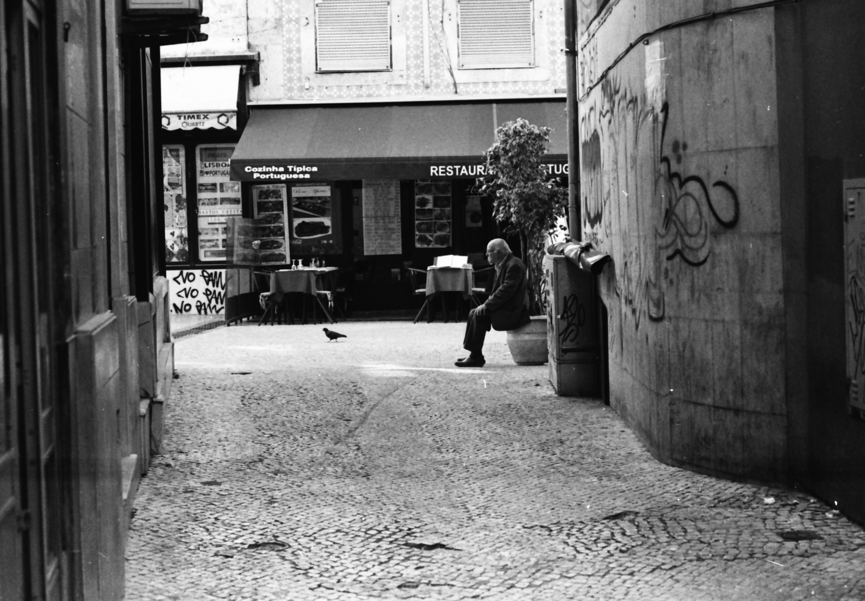 Lisbon laneway - taking a rest